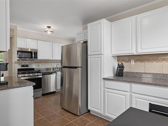 4th image of 1351 Fairmount Ct