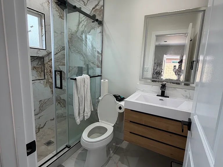 7823 Santa Monica Ave — Photo 10