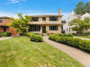 26388 Dundee Rd, Huntington Woods, MI 48070