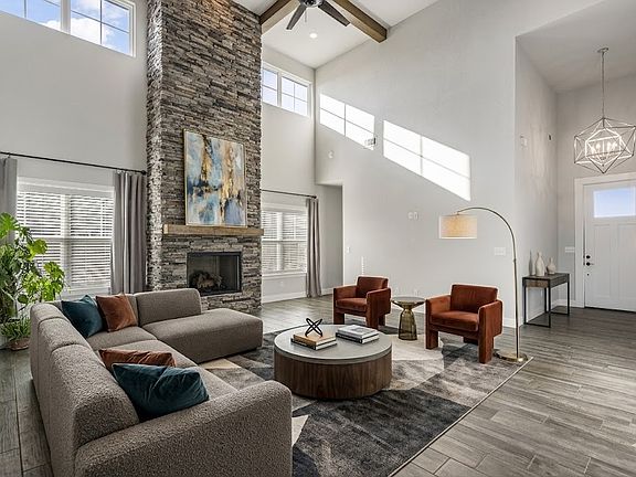 3rd image of 931 Red Maple St