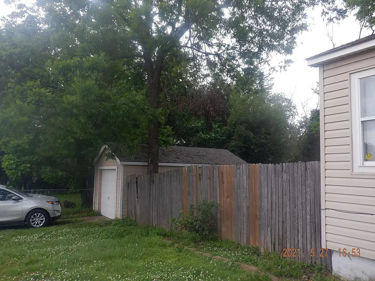 430 N Pesotum Ave — Photo 4