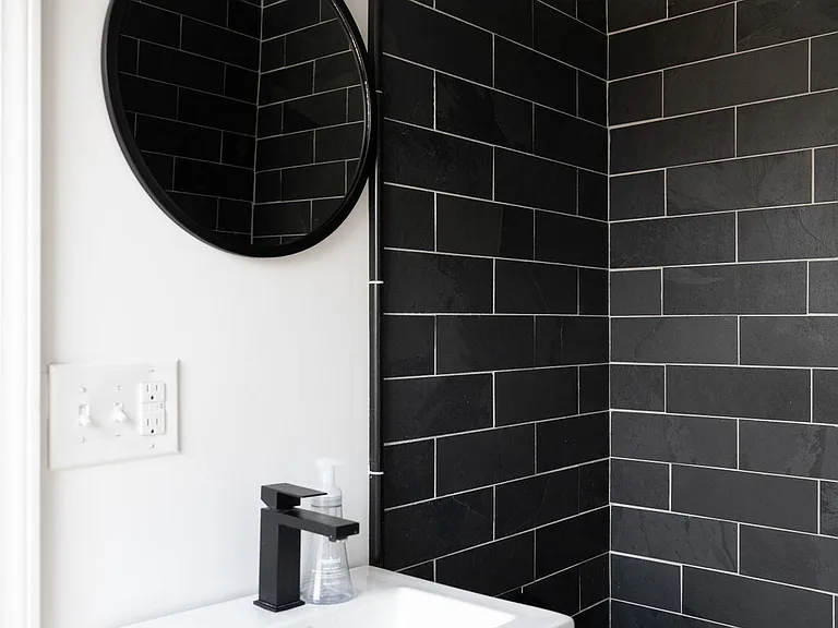 2nd upstairs bath