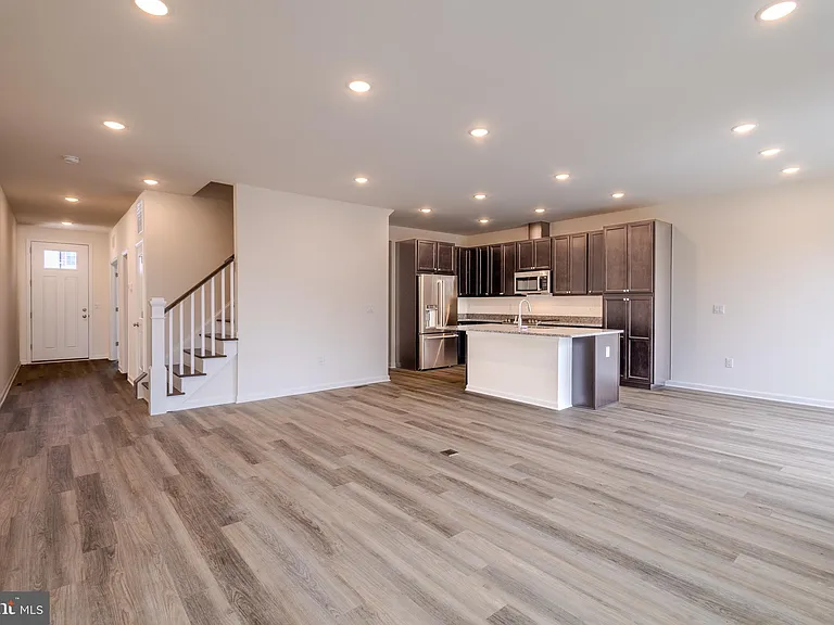 213 Harley Ln — Photo 7