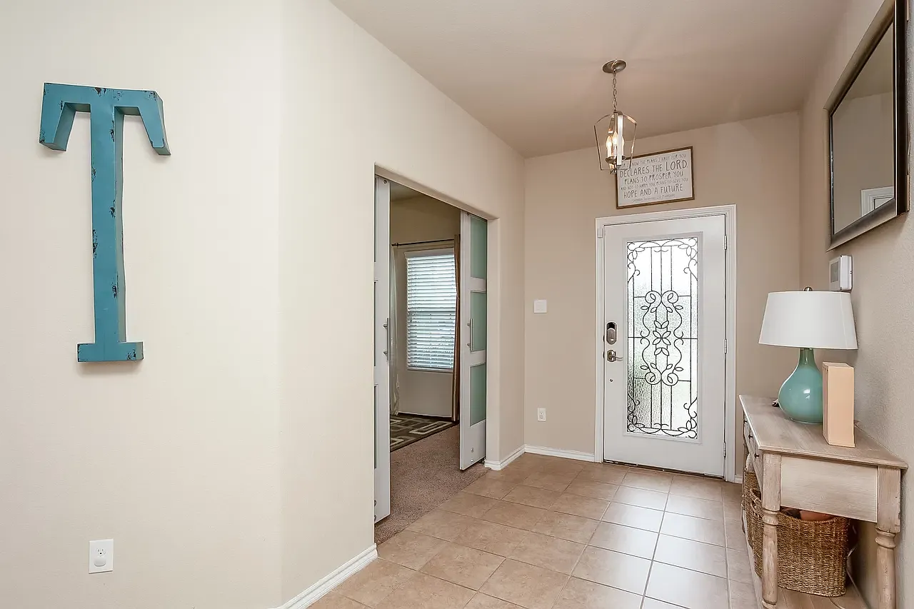 4 bed, 2.5 bath, 2079 sqft, $2,999 — Photo 2