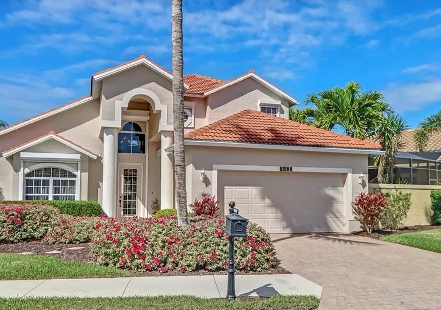 Spacious 3-Bedroom Annual Rental With Private Pool & Pet-Friendly! — Photo 1