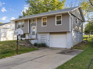 3139 Stratford Ln SW, Cedar Rapids, IA 52404