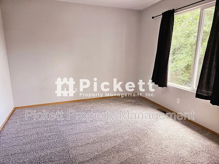 2037 NE Gustaf St — Photo 14