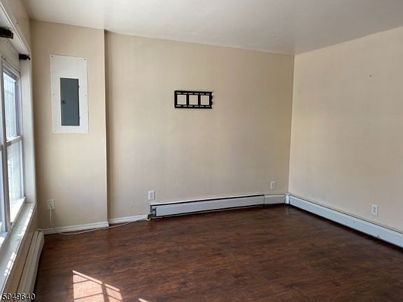 3rd image of 57 Norwood St