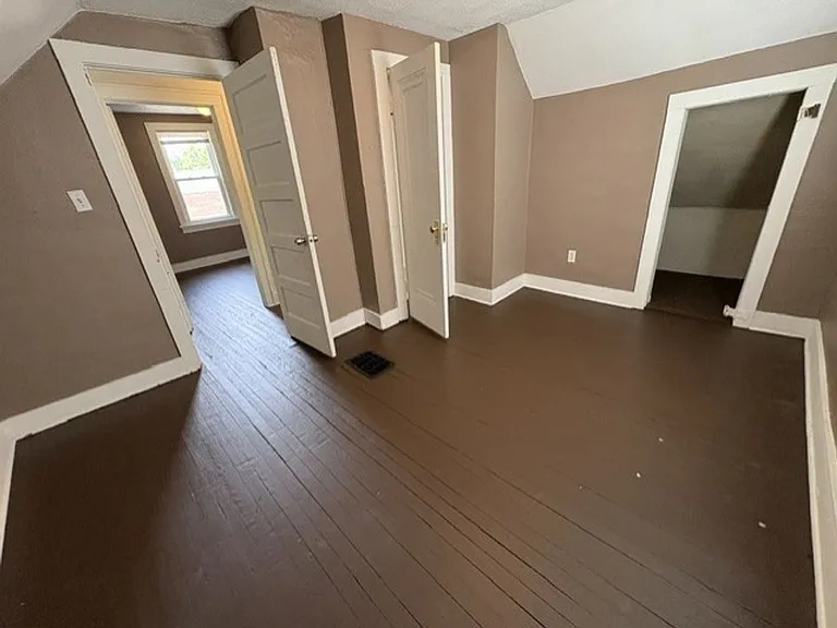 668 Roscoe Ave — Photo 9