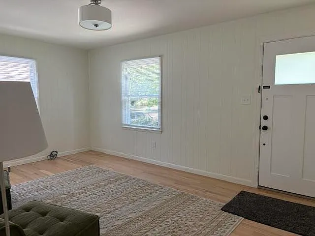 715 Linda Vista St — Photo 3