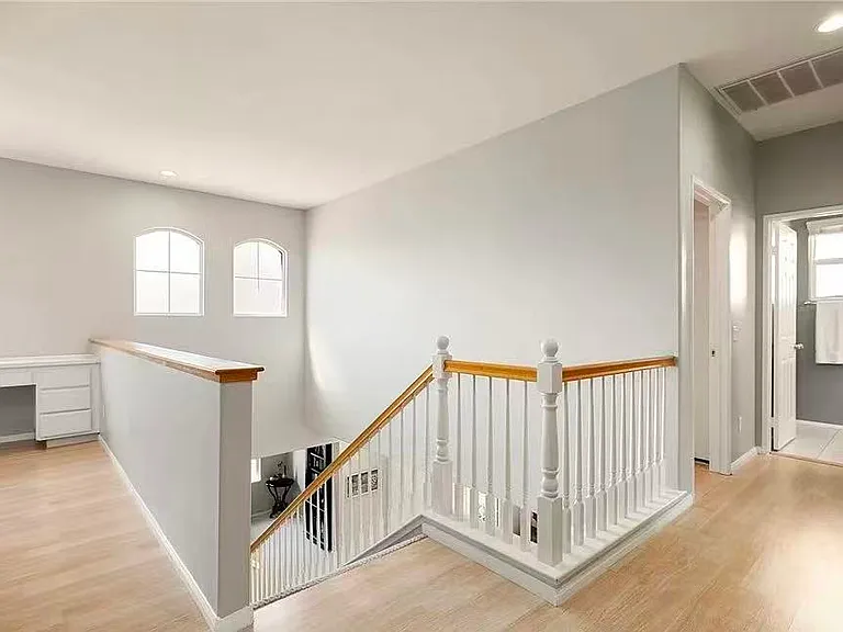 22358 Hawthorn Ave — Photo 5