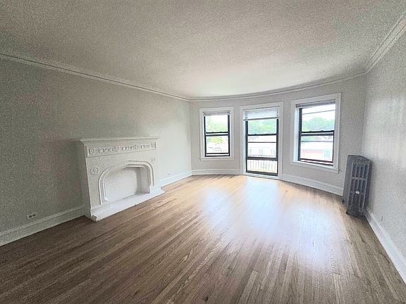 2nd image of 6202-04 N Rockwell St
