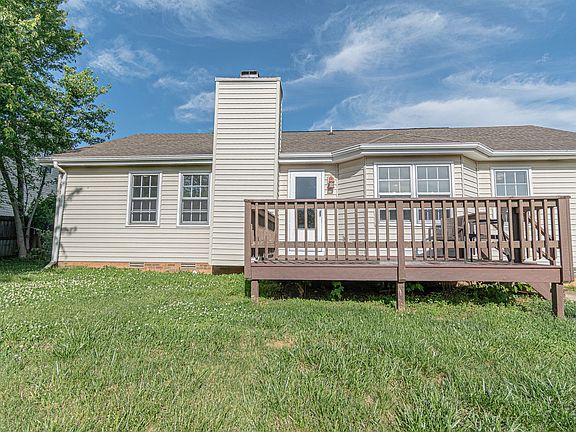 2nd image of 815 Iris Ln