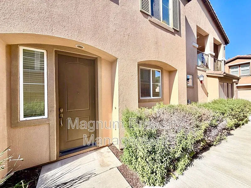 3 bed, 2.5 bath, 1523 sqft, $2,950 — Photo 4