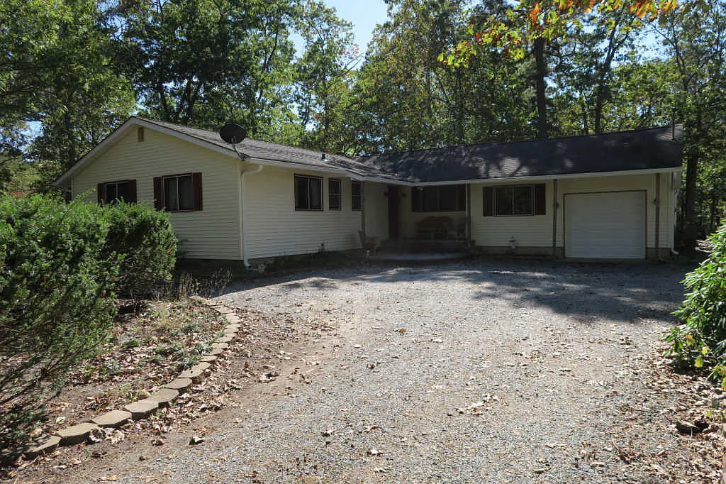996 Lakehurst Ave photo 1