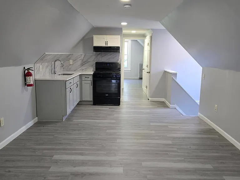 20 Wade St #3R — Photo 6