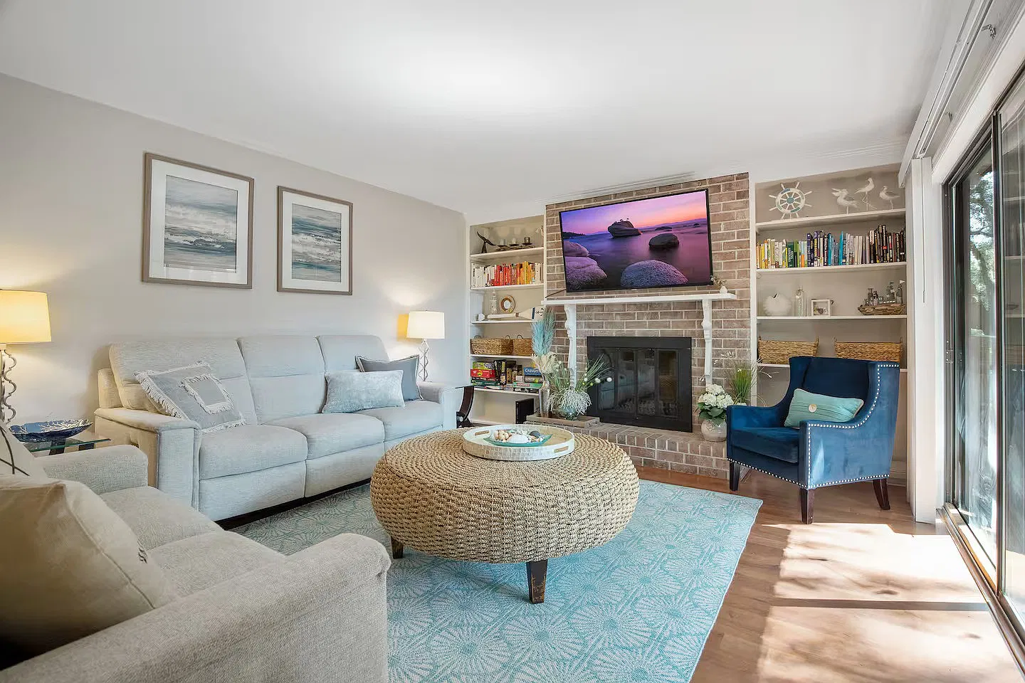 3 bed, 2.5 bath, 1520 sqft, $2,400 — Photo 1
