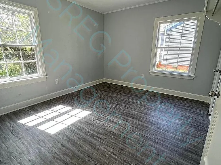 1109 E Moore Ave — Photo 3