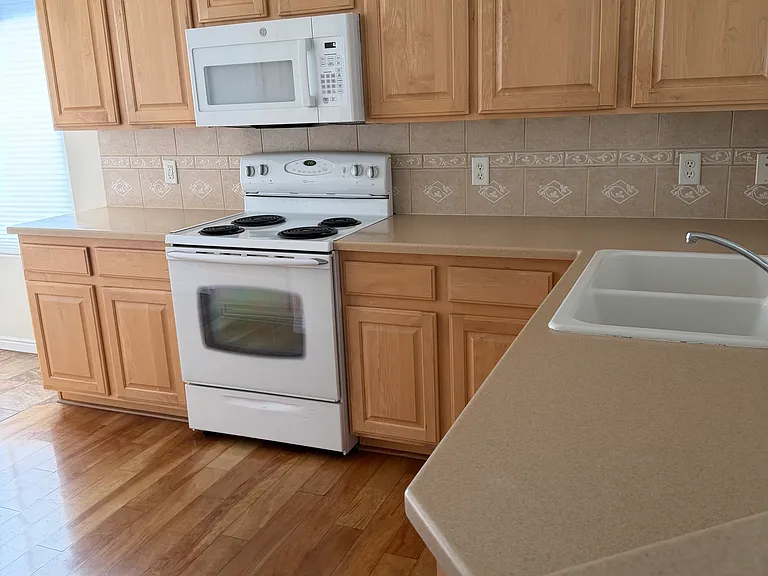 2196 N Silverstone Way — Photo 7
