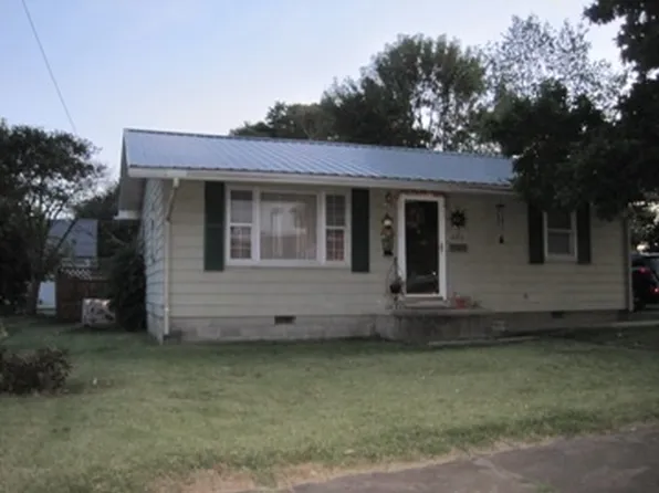 404 E Delaware St, Fairfield, IL 62837