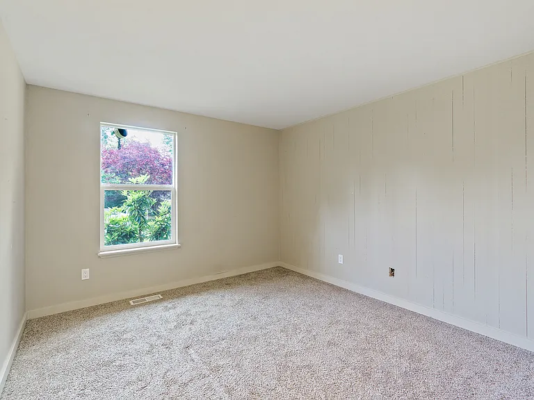 17215 NE 16th Pl — Photo 17