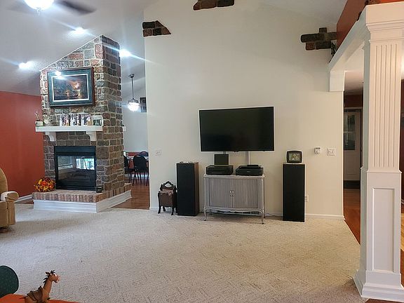 5th image of 130 Steamburg Dr