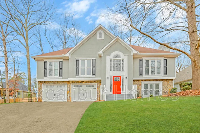 307 Clubhouse Ct NW photo 1