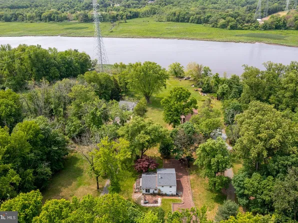 15C Creekview Rd, Willingboro, NJ 08046