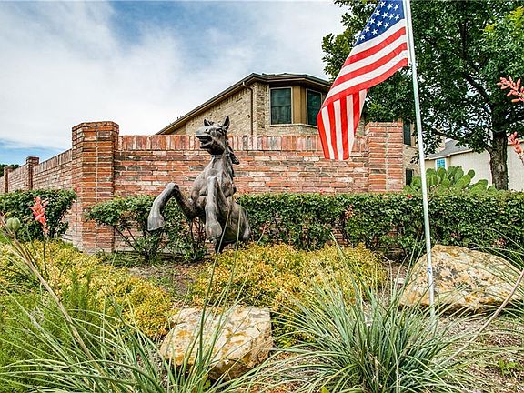 3rd image of 503 Pecan Leaf Dr