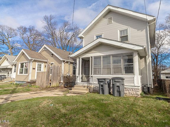 3rd image of 1832 Marne Ave