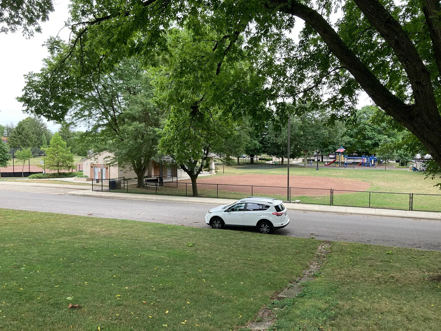 3 bed, 1500 sqft, $2,300 — Photo 2