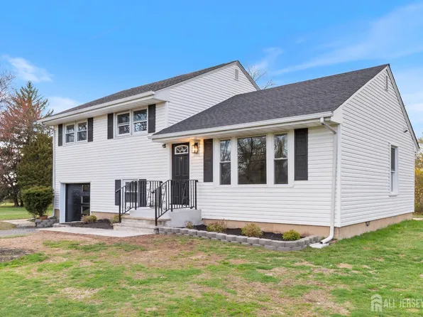 310 Lynnwood St, Piscataway, NJ 08854