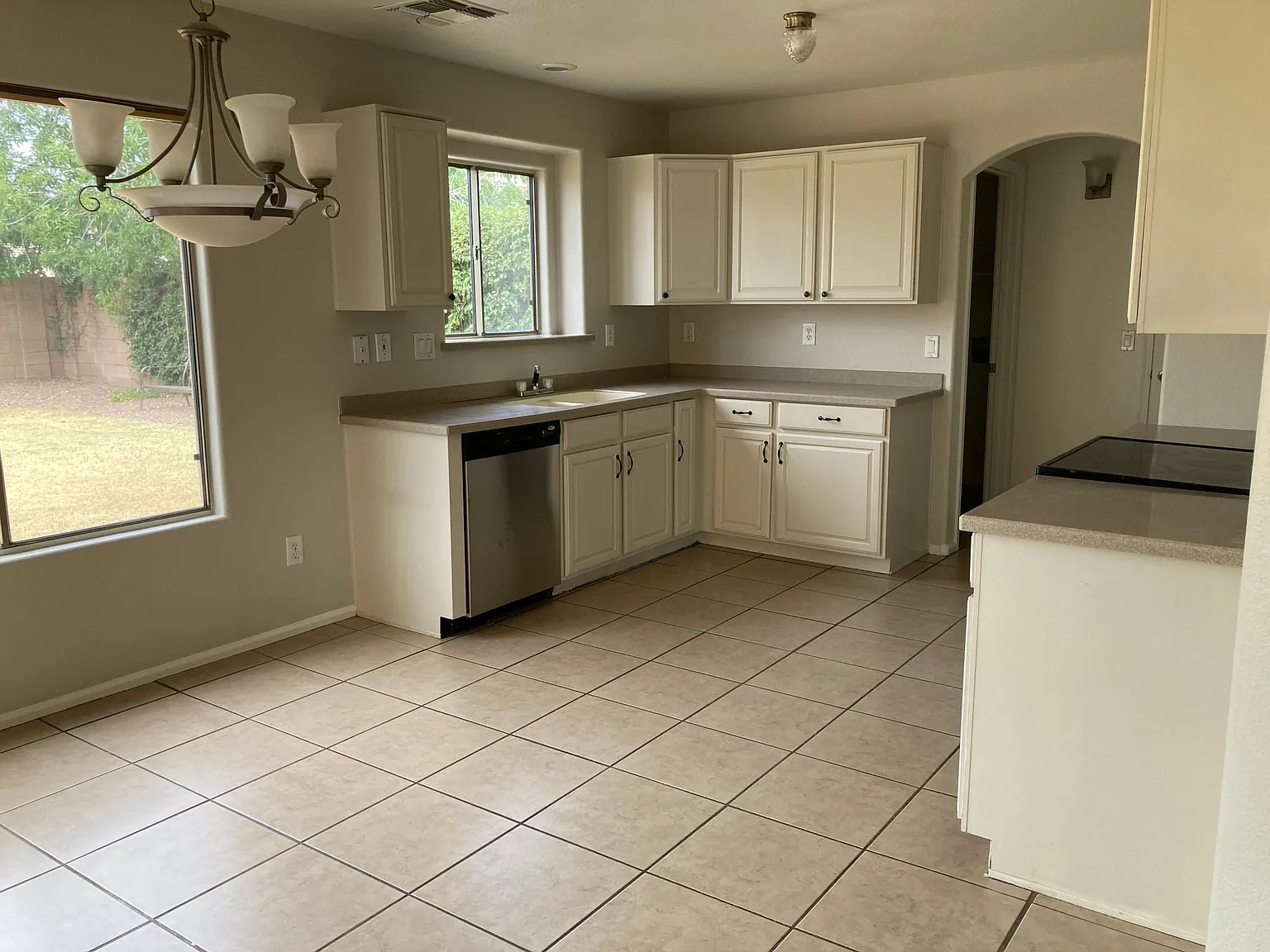 3 bed, 2.5 bath, 1540 sqft, $2,100 — Photo 4
