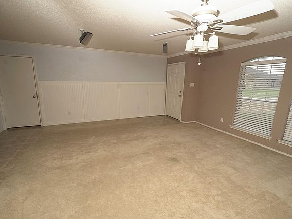 5th image of 517 Reagan Ln