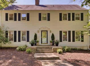 1811 Golf Dr, Mahomet, IL