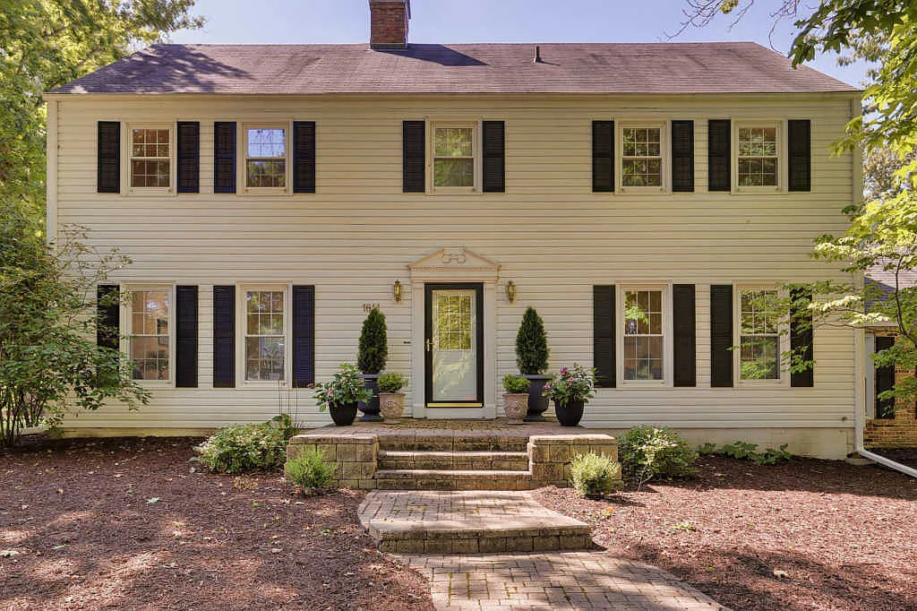 1811 Golf Dr photo 1