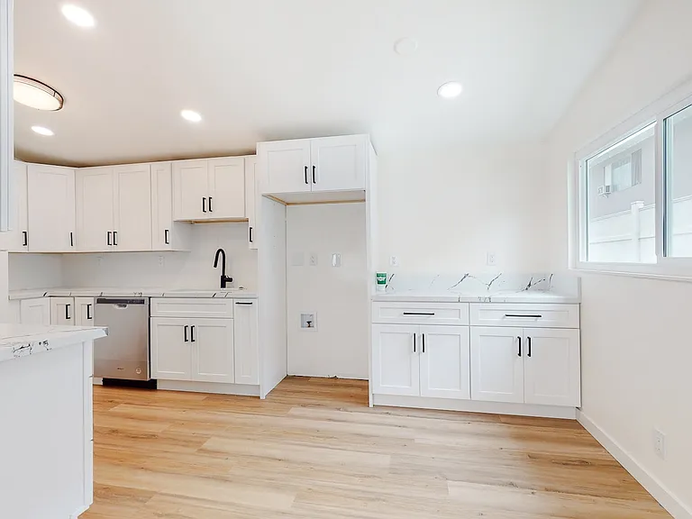 3036 Coolidge Ave #61 — Photo 5
