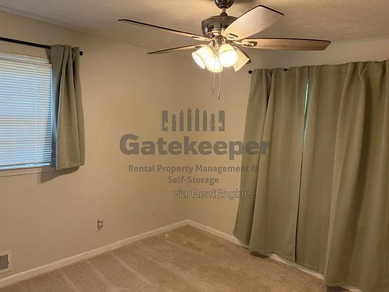 120 Riley Ct — Photo 10