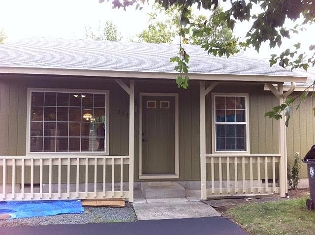 2nd image of 2536 Seneca Ave