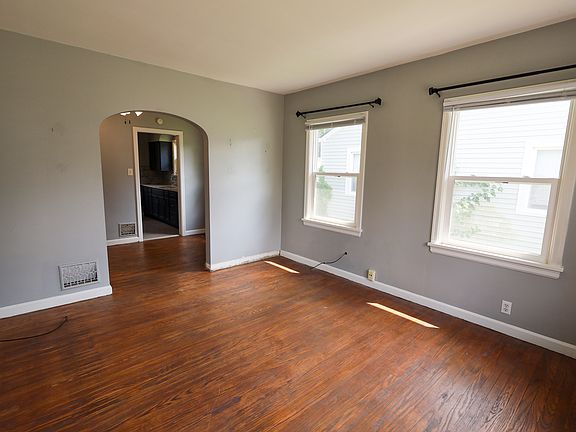 4th image of 1541 N Euclid Ave