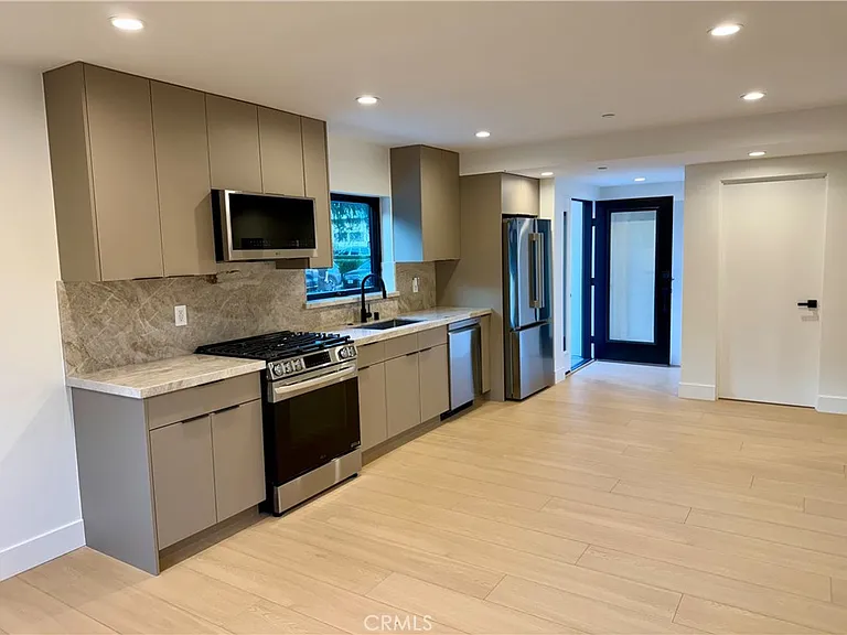12820 Bloomfield St — Photo 4