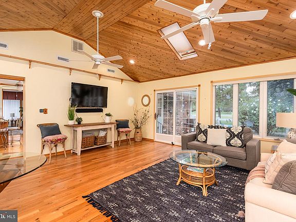 5th image of 1401 Calvert Rd