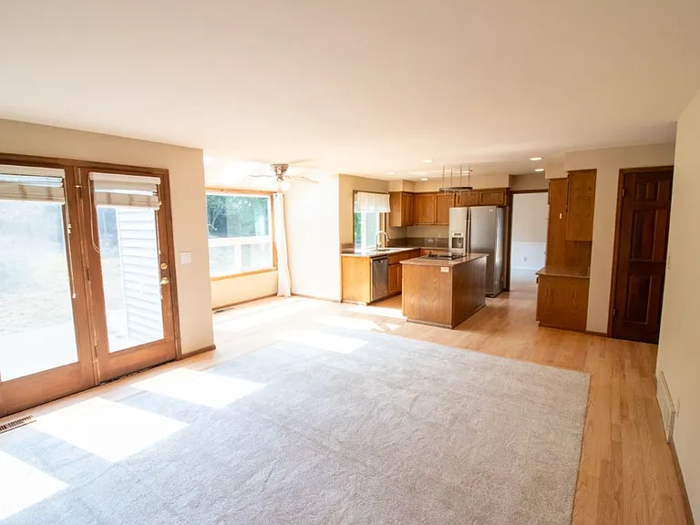 24435 SE 42nd Pl — Photo 10