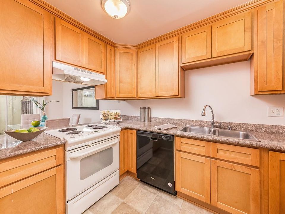 Kitchen with new floor and granite counter tops!