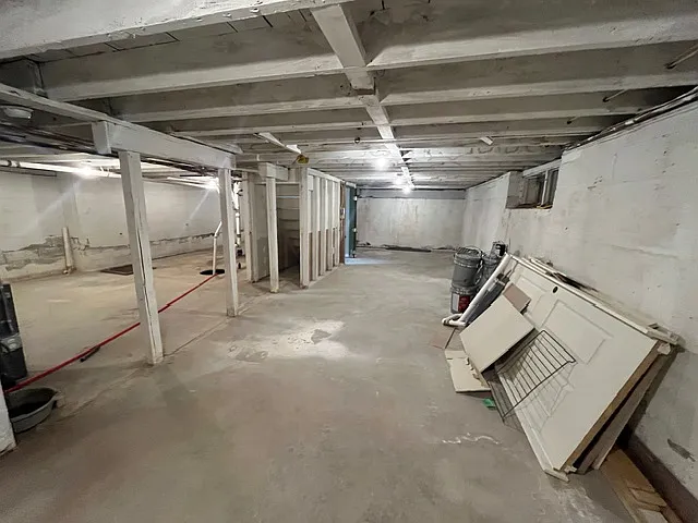 312 E Water St — Photo 8