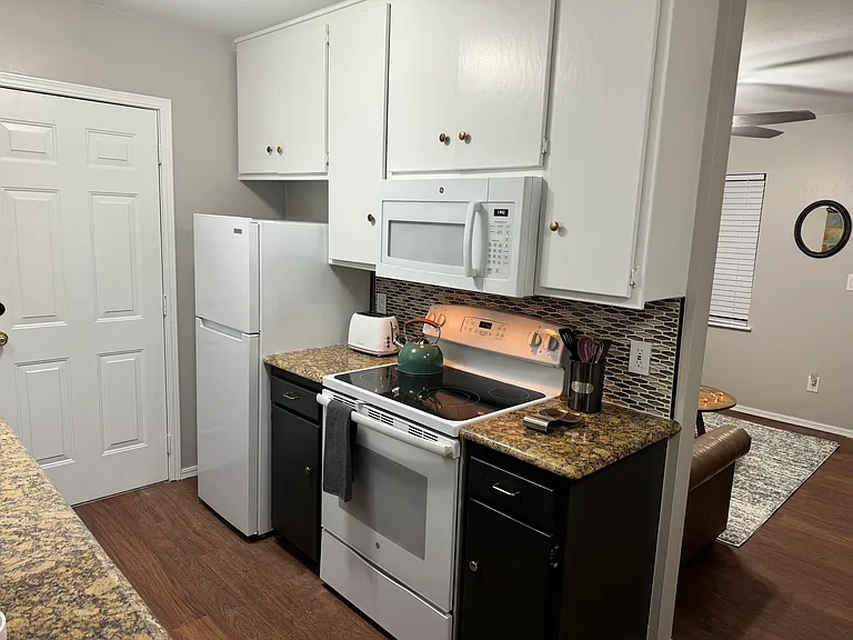 410 N Peters Ave — Photo 16