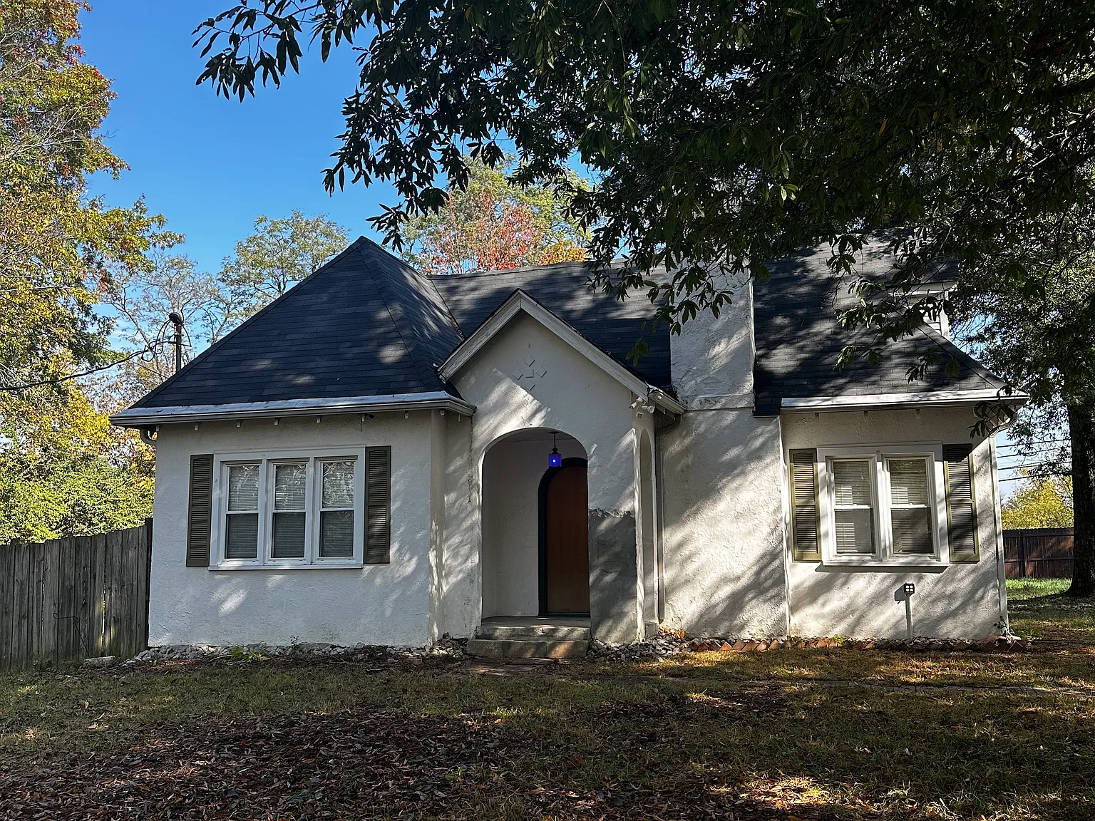 3 bed, 1.5 bath, 1800 sqft, $1,500 — Photo 1