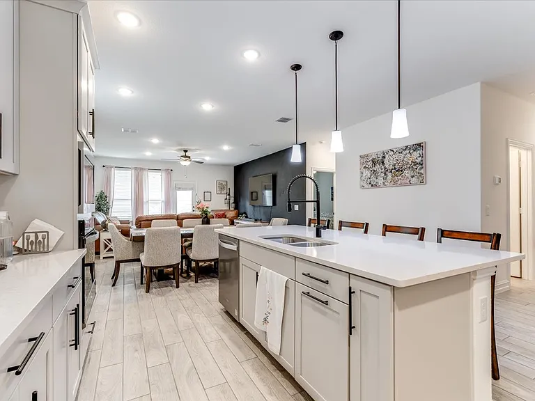 1304 Starling St — Photo 12