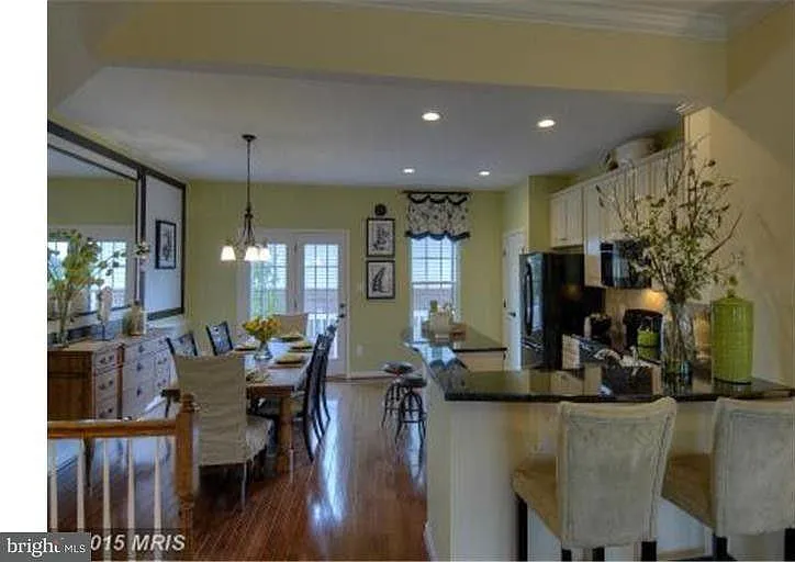 3 bed, 2.5 bath, 1760 sqft, $2,850 — Photo 3