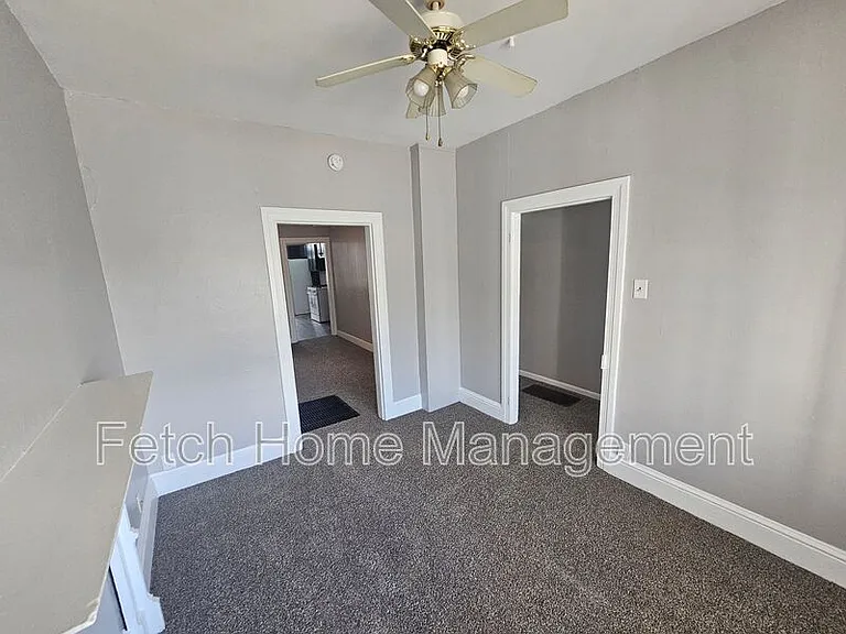 909 E Princess St — Photo 6
